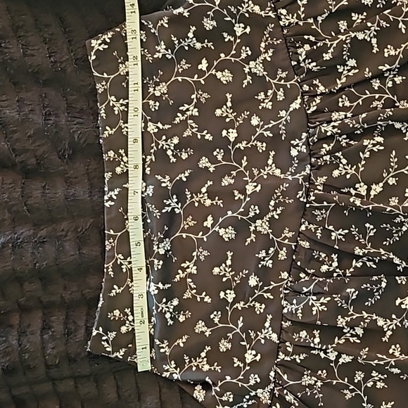 F21 SM Black and White Floral Ruffle Skort - Picture 4 of 7